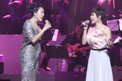 Nguyên Thảo & Uyên Linh