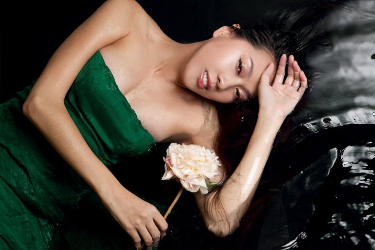 Nguyên Thảo tái xuất sau khi bí mật sinh con