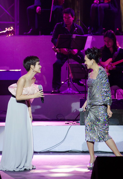 Uyên Linh rủ Nguyên Thảo làm mini show